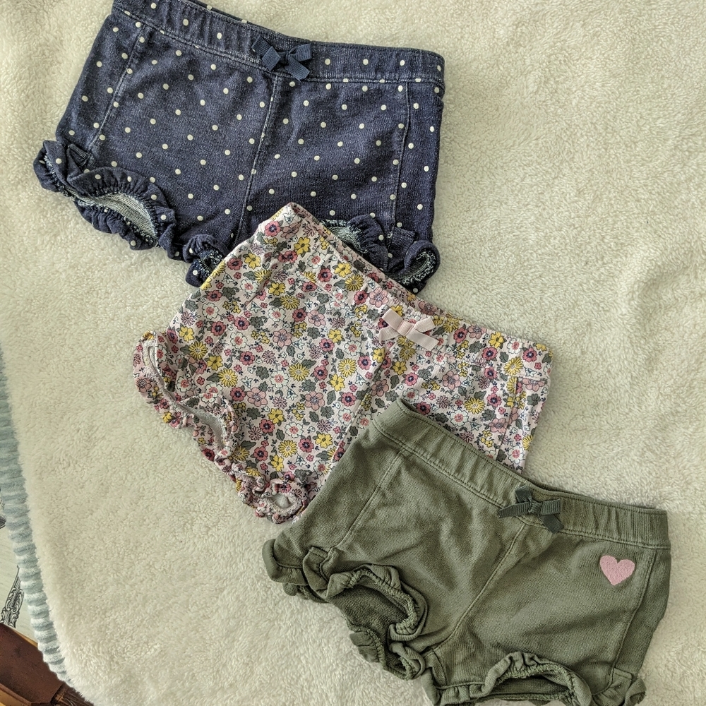 Carter's 3pk Toddler Shorts w/ ruffle detail. Blue/Floral/Olive Green. Size 3T
